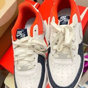 Nike White and Red Sneakers Low-Top Design